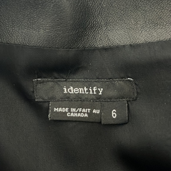 Size 6 black leather skirt with lace inserts on side - Picture 4 of 8